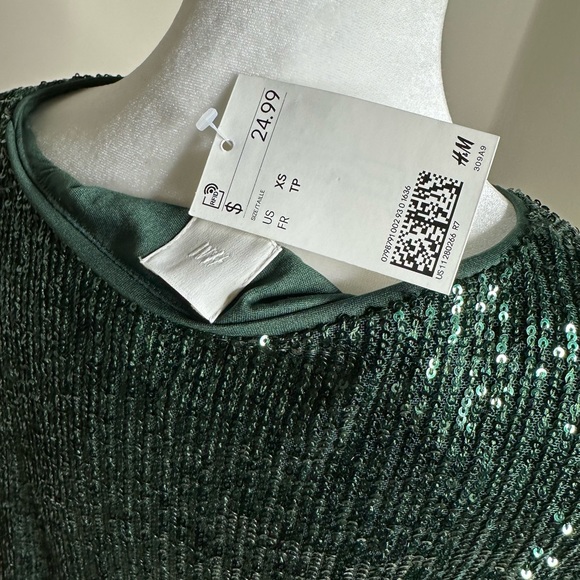 ☘️NWT: H&M sequence top☘️ - Picture 4 of 6